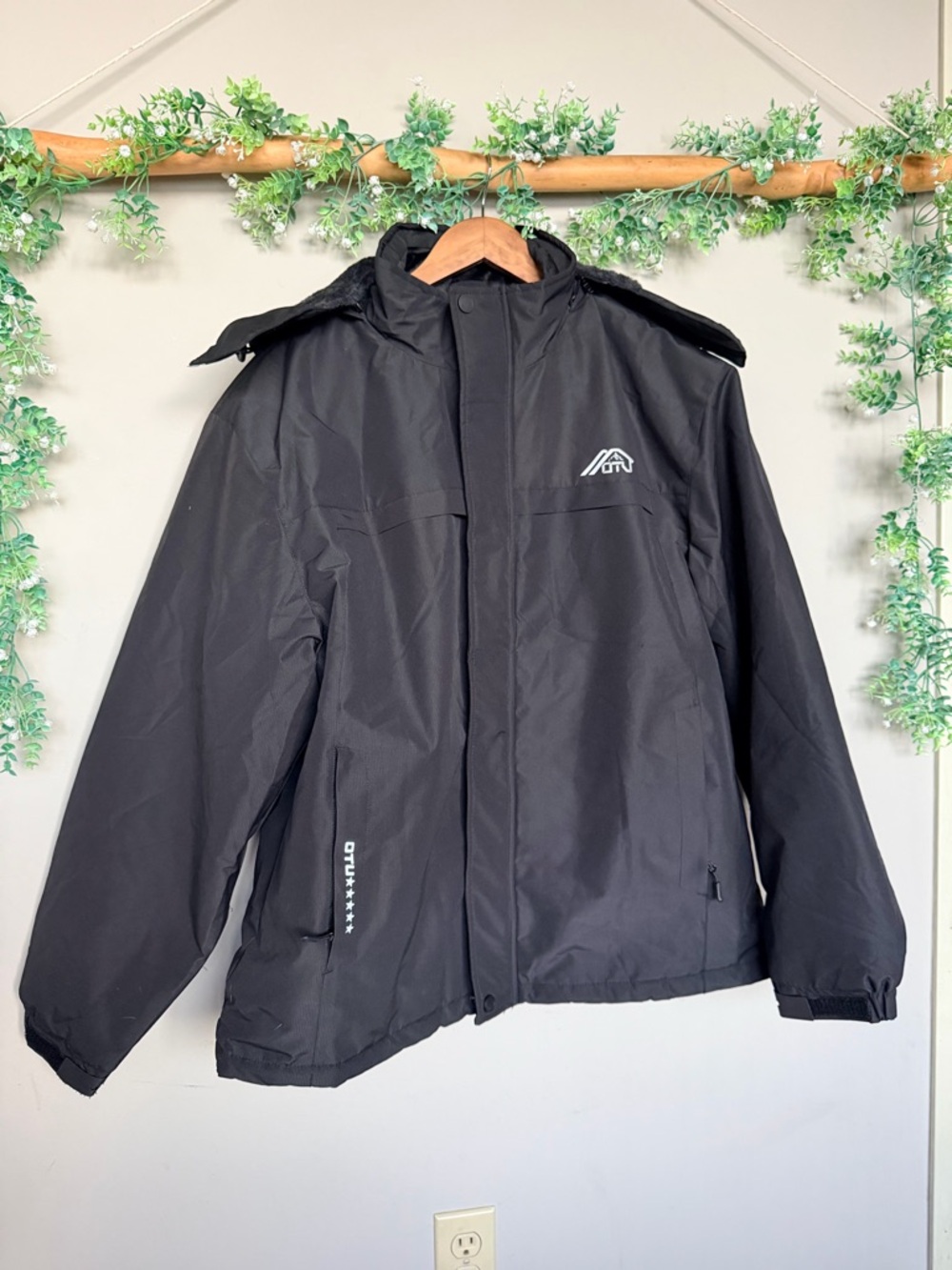 Waterproof Hooded Fleece Lined Black Jacket Size L - Picture 2 of 6
